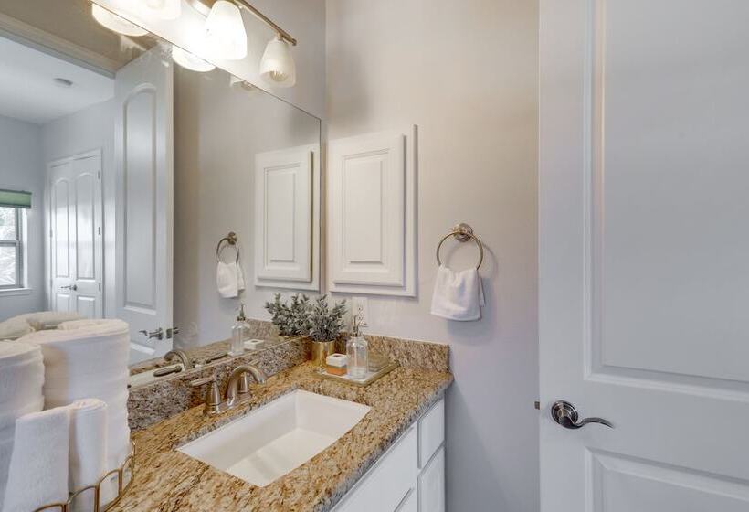 Spacious Houston Home ~ 12 Mi To Downtown!