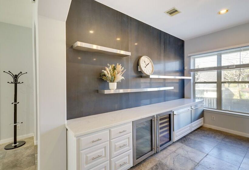 Spacious Houston Home ~ 12 Mi To Downtown!