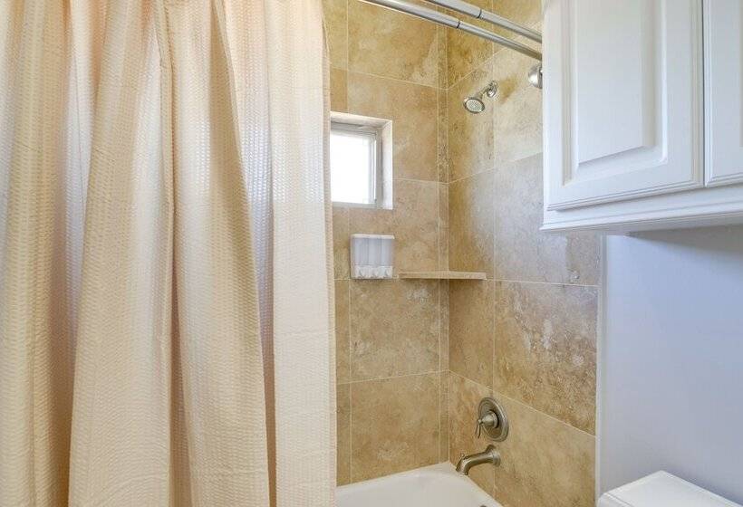 Spacious Houston Home ~ 12 Mi To Downtown!