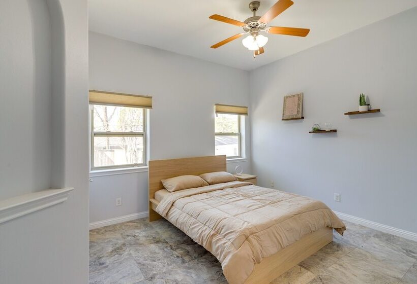 Spacious Houston Home ~ 12 Mi To Downtown!