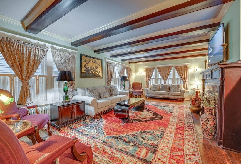 Spacious Jamestown Home Near Nat L Comedy Center!