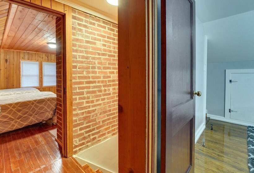 Spacious Jamestown Home Near Nat L Comedy Center!