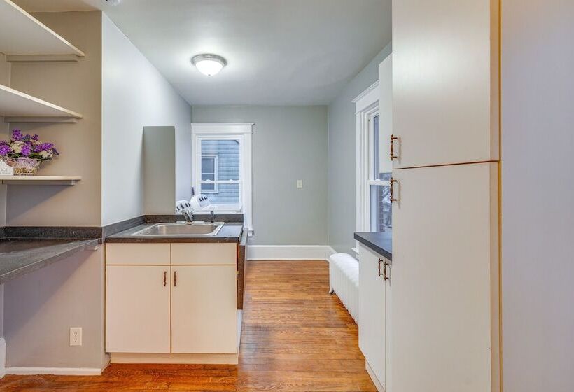 Spacious Jamestown Home Near Nat L Comedy Center!