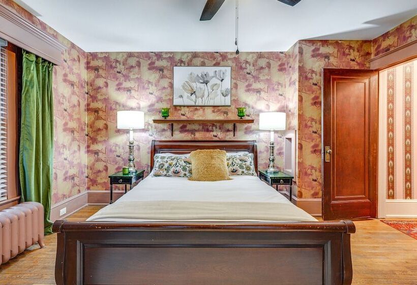 Spacious Jamestown Home Near Nat L Comedy Center!