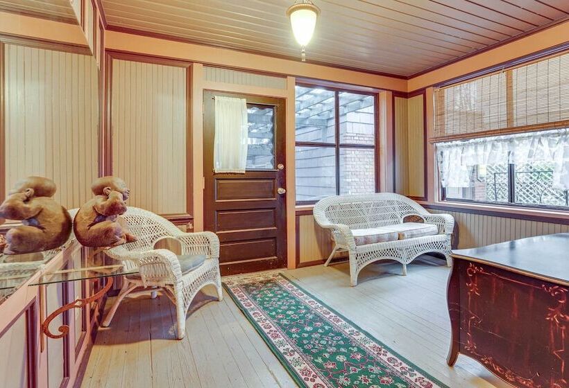 Spacious Jamestown Home Near Nat L Comedy Center!