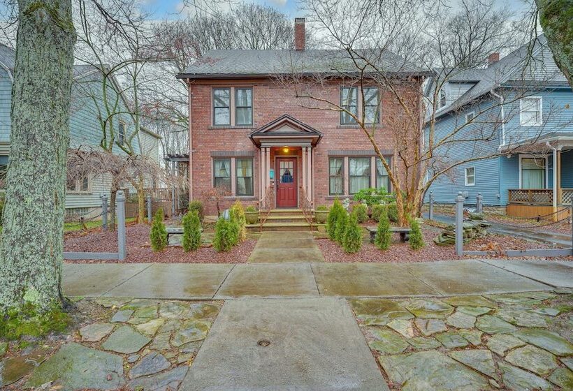 Spacious Jamestown Home Near Nat L Comedy Center!