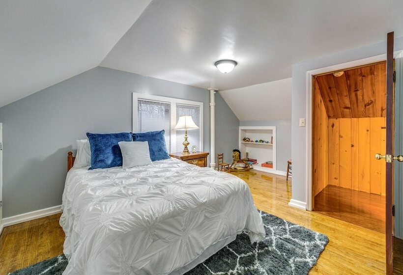 Spacious Jamestown Home Near Nat L Comedy Center!