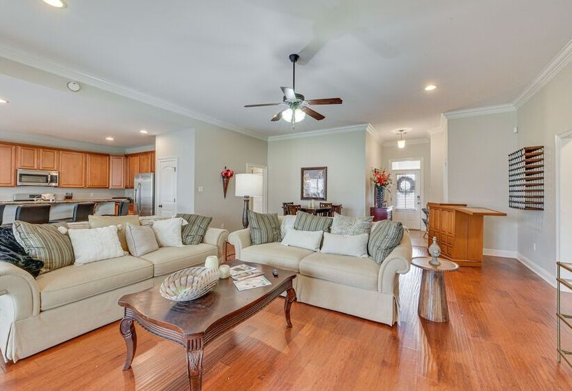 Spacious Zachary Home: 12 Mi To Baton Rouge!
