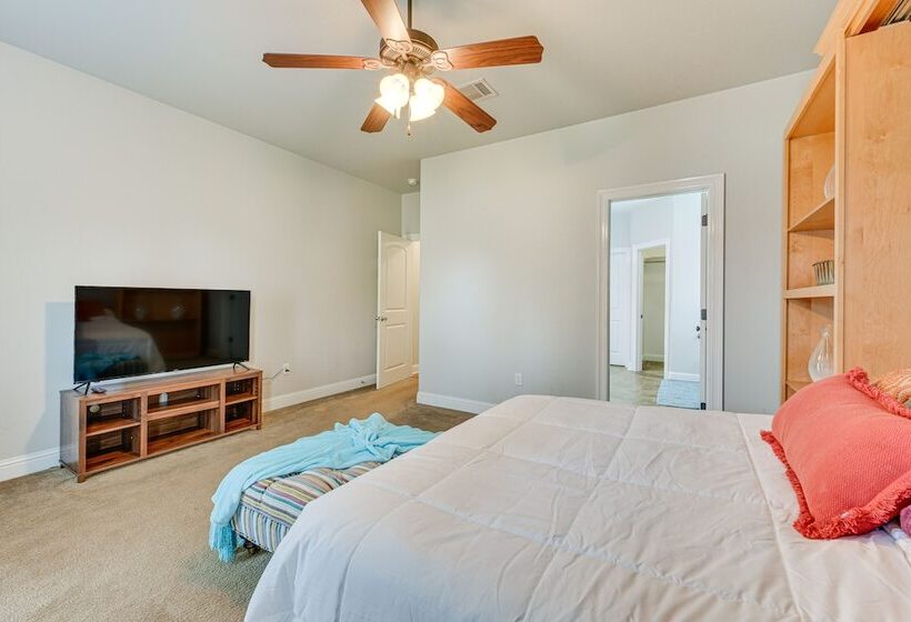 Spacious Zachary Home: 12 Mi To Baton Rouge!