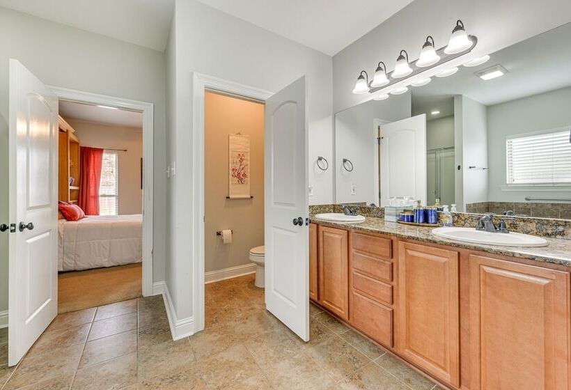 Spacious Zachary Home: 12 Mi To Baton Rouge!