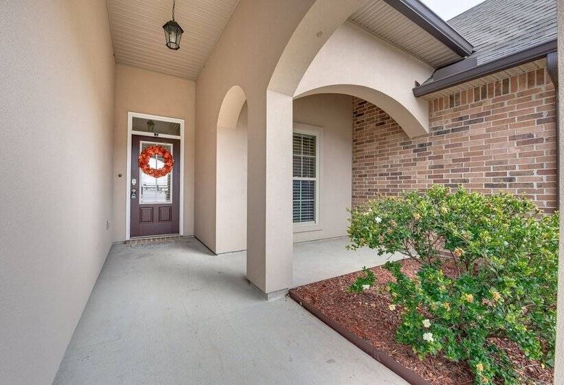 Spacious Zachary Home: 12 Mi To Baton Rouge!