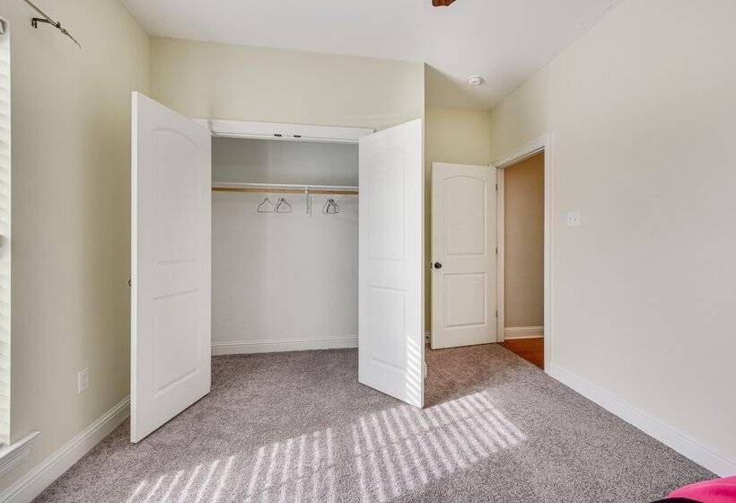 Spacious Zachary Home: 12 Mi To Baton Rouge!