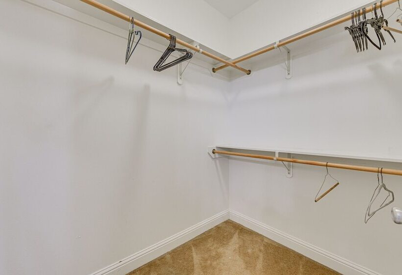 Spacious Zachary Home: 12 Mi To Baton Rouge!