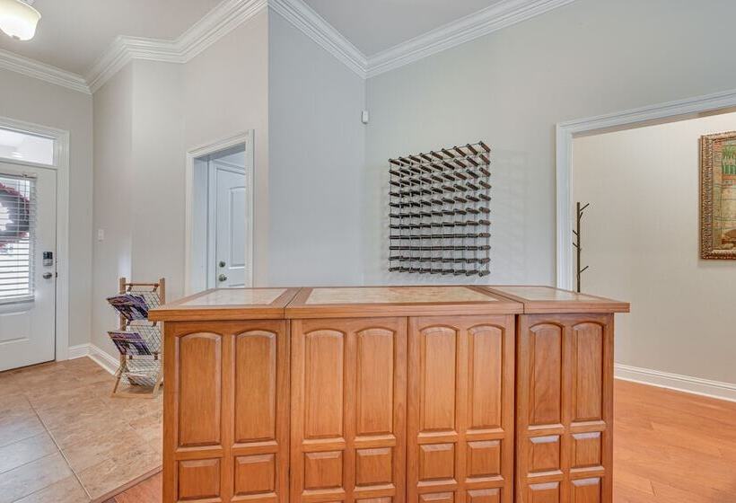 Spacious Zachary Home: 12 Mi To Baton Rouge!