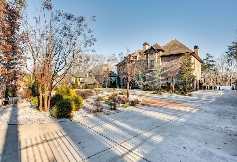 Sprawling Suwanee Home: Theater, Pool, Hot Tub!