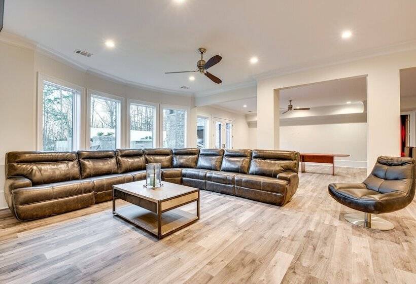 Sprawling Suwanee Home: Theater, Pool, Hot Tub!