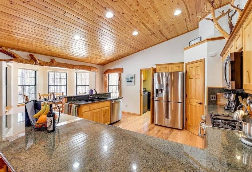 Stunning Pinetop Lakeside Cabin: Ski, Golf, Hike!