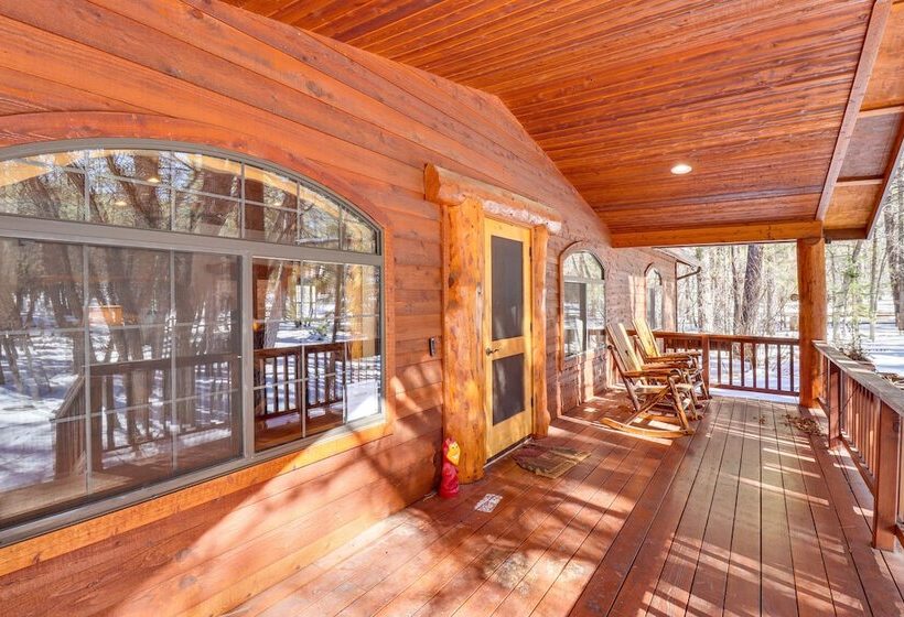 Stunning Pinetop Lakeside Cabin: Ski, Golf, Hike!
