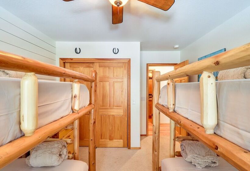 Stunning Pinetop Lakeside Cabin: Ski, Golf, Hike!