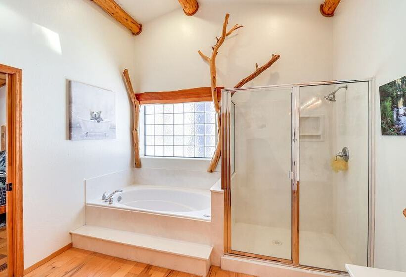 Stunning Pinetop Lakeside Cabin: Ski, Golf, Hike!