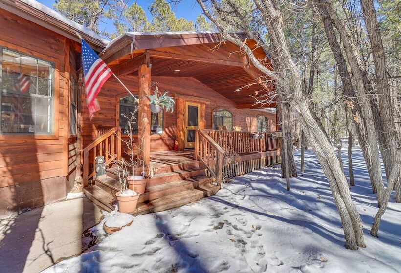 Stunning Pinetop Lakeside Cabin: Ski, Golf, Hike!