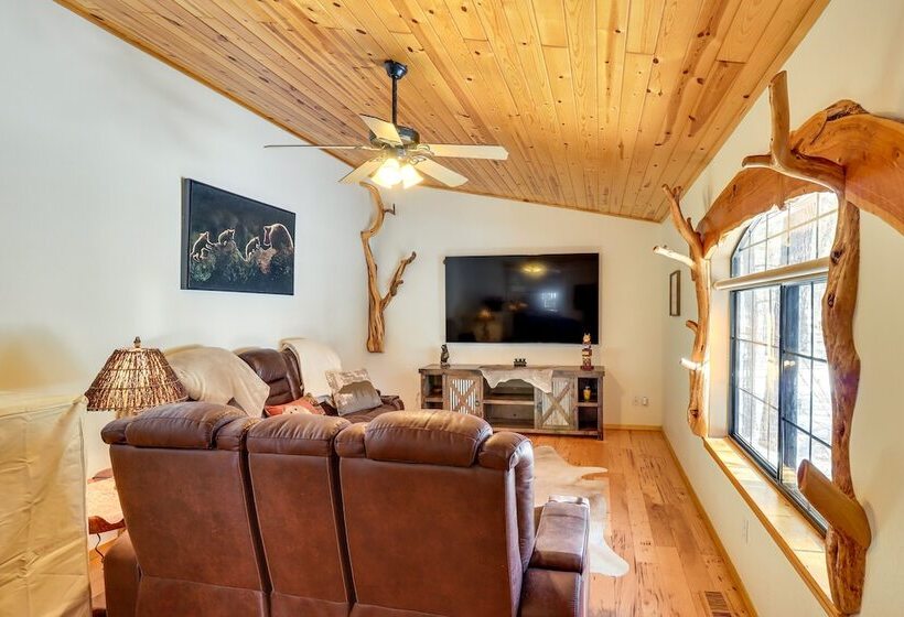 Stunning Pinetop Lakeside Cabin: Ski, Golf, Hike!