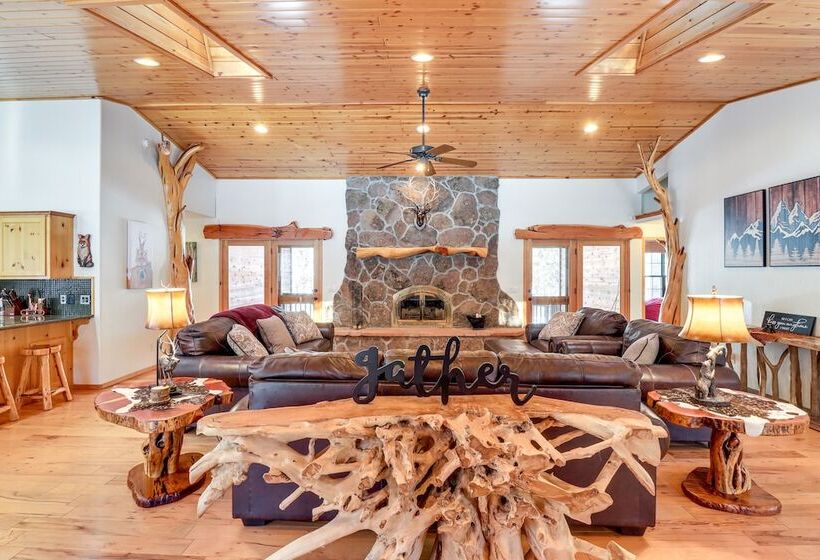 Stunning Pinetop Lakeside Cabin: Ski, Golf, Hike!