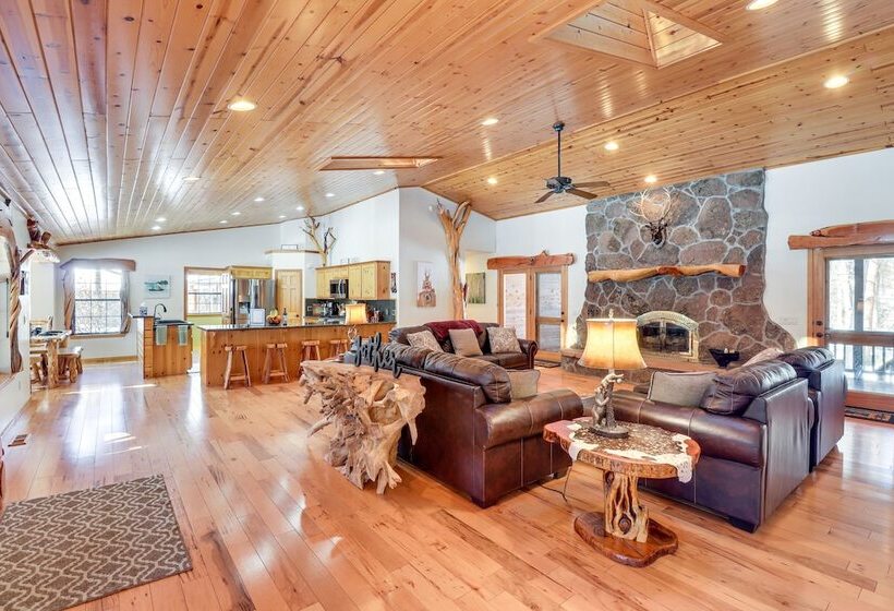 Stunning Pinetop Lakeside Cabin: Ski, Golf, Hike!