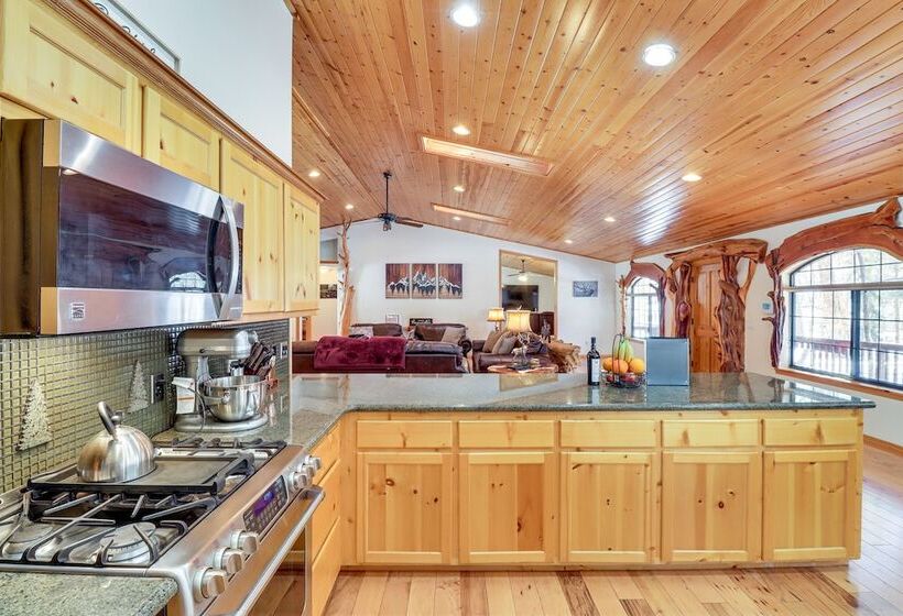 Stunning Pinetop Lakeside Cabin: Ski, Golf, Hike!