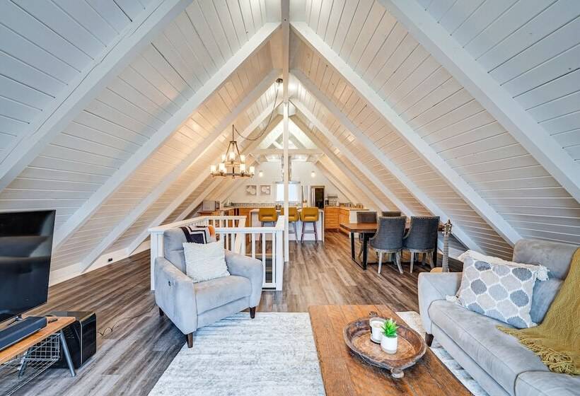 Stylish Bellingham Home W/ Lake + Mountain Views!