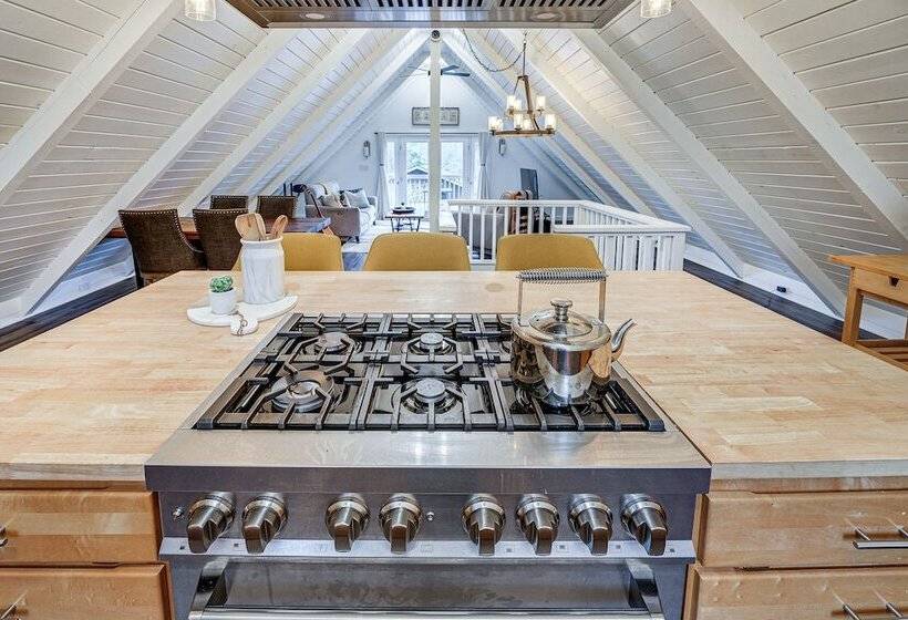 Stylish Bellingham Home W/ Lake + Mountain Views!