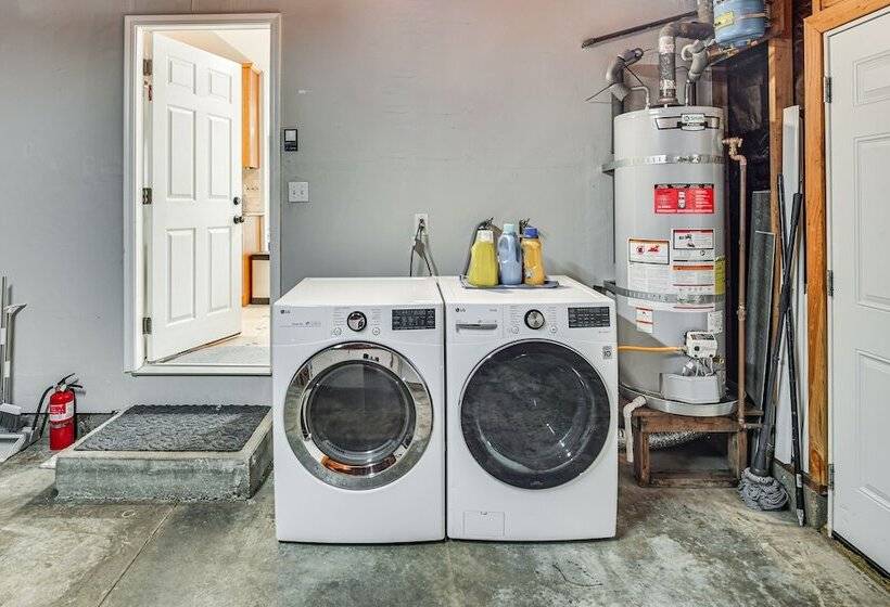 Stylish San Jose Retreat   7 Mi To Downtown