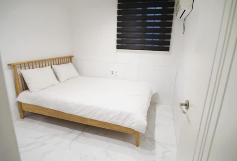 Taean Sharon Pension