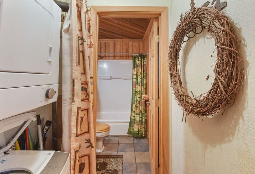 Tahoe Pines Cabin