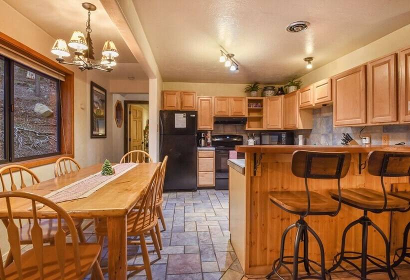 Tahoe Pines Cabin
