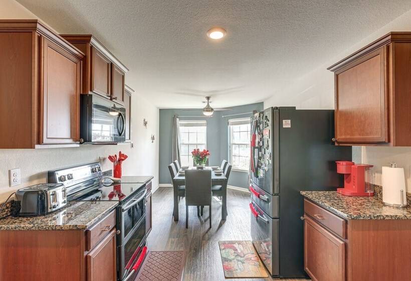 12 Mi To Beach: Texas Gulf Coast Home W/ Fire Pit