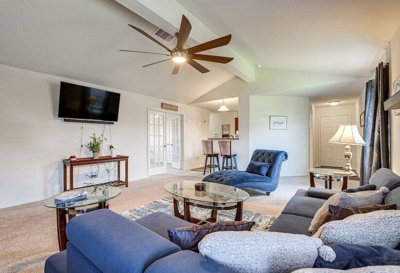 12 Mi To Beach: Texas Gulf Coast Home W/ Fire Pit