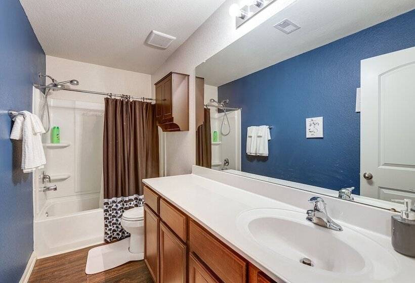 12 Mi To Beach: Texas Gulf Coast Home W/ Fire Pit