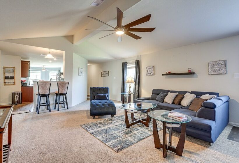 12 Mi To Beach: Texas Gulf Coast Home W/ Fire Pit