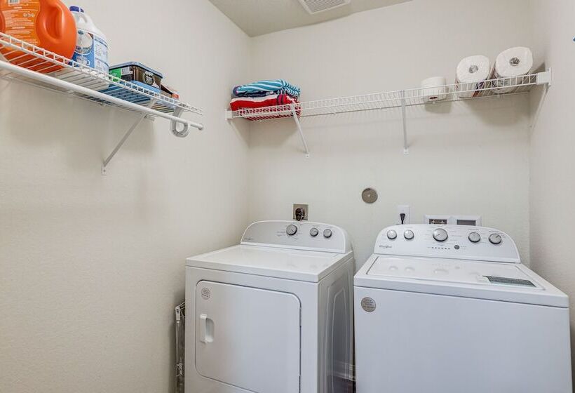 12 Mi To Beach: Texas Gulf Coast Home W/ Fire Pit