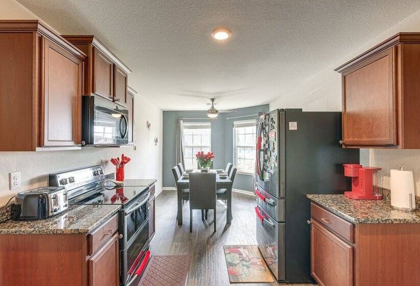 12 Mi To Beach: Texas Gulf Coast Home W/ Fire Pit