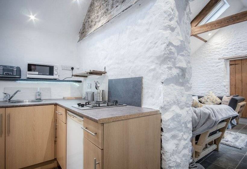 The Anchor Light   1 Bed   Freshwest Beach Retreat