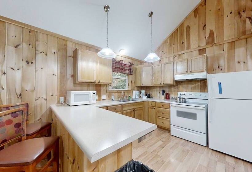 Tranquil Valley Retreat