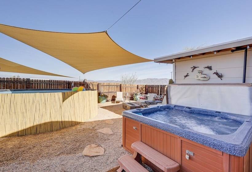 Twentynine Palms Desert Oasis W/ Pool & Hot Tub!