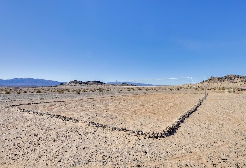 Twentynine Palms Desert Oasis W/ Pool & Hot Tub!
