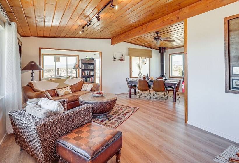 Twentynine Palms Desert Oasis W/ Pool & Hot Tub!