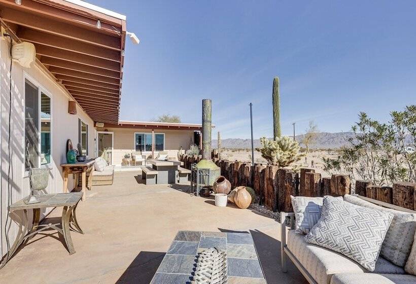 Twentynine Palms Desert Oasis W/ Pool & Hot Tub!