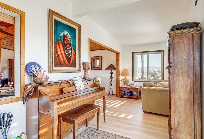 Twentynine Palms Desert Oasis W/ Pool & Hot Tub!