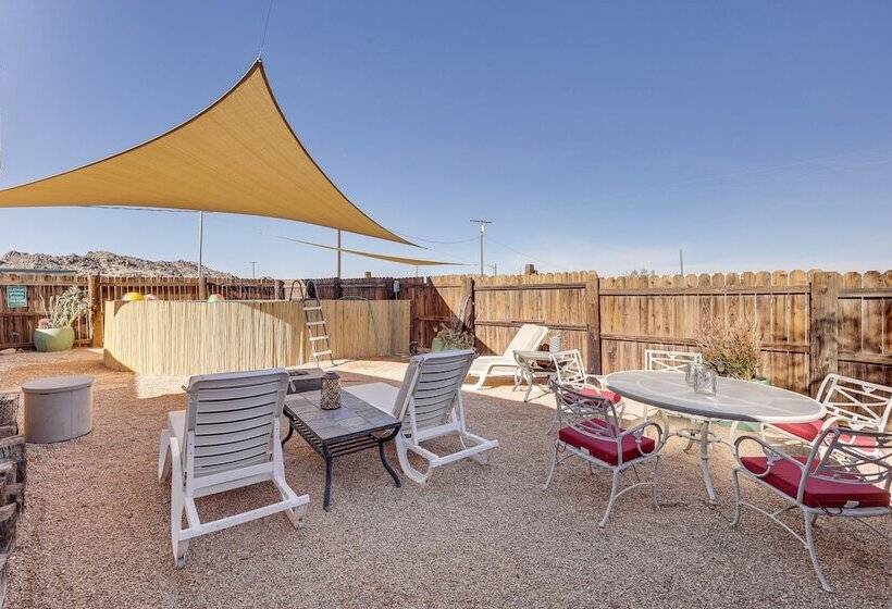 Twentynine Palms Desert Oasis W/ Pool & Hot Tub!