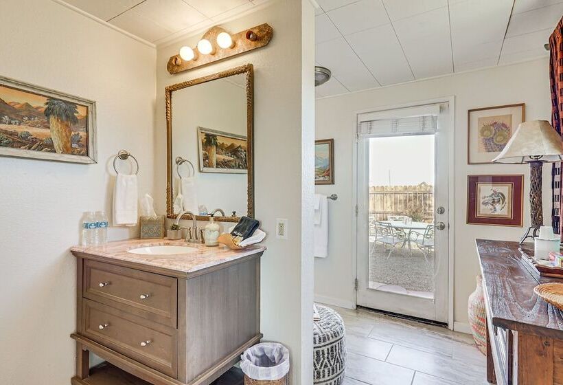 Twentynine Palms Desert Oasis W/ Pool & Hot Tub!